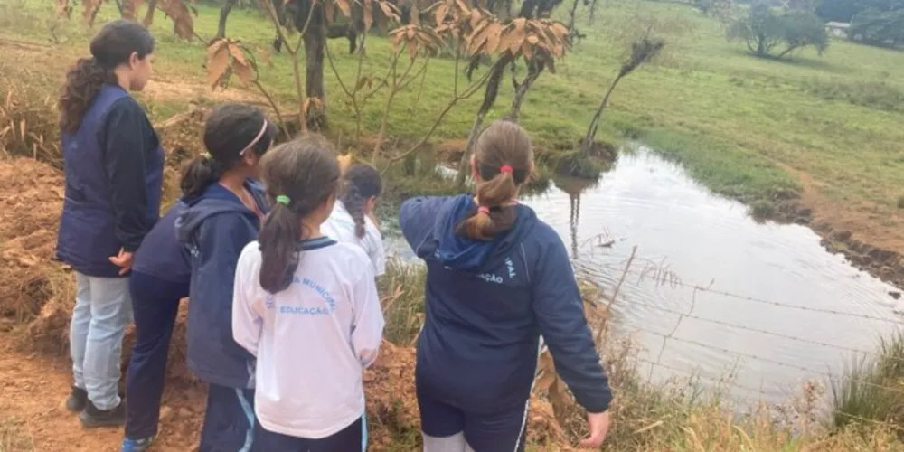 Além da videoaula, alunos puderam realizar ações fora da sala de aula
