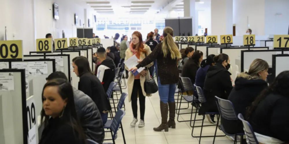 Agências do Trabalhador do PR oferecem12,5 mil vagas de emprego