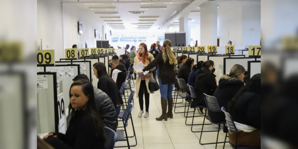 Agências do Trabalhador do PR oferecem12,5 mil vagas de emprego