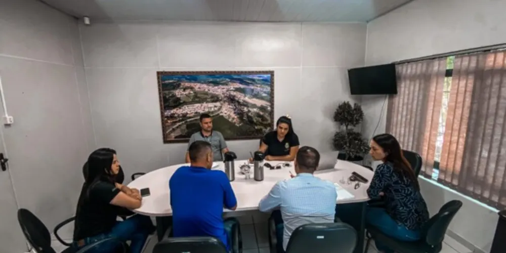 Encontro realizado a pedido da prefeita Dayane Sovinski (PSD) teve presença de membros da atual administração
