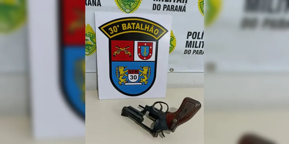 Informações preliminares dão conta que a arma, um revólver calibre 38, seria do próprio pai