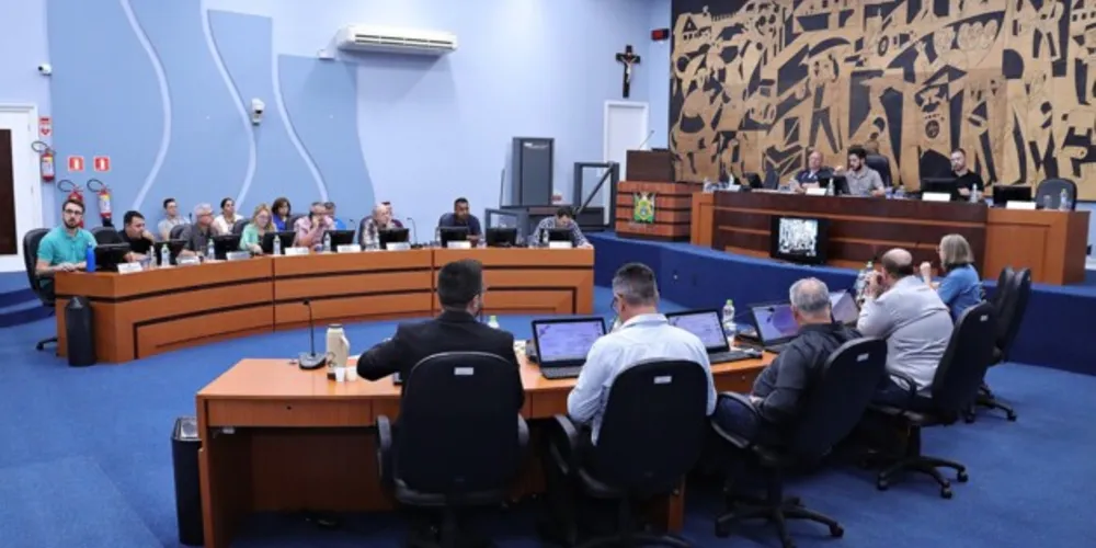 Projeto propõe criação de 15 cargos em comissão, gerando um impacto financeiro de mais de R$ 830 mil