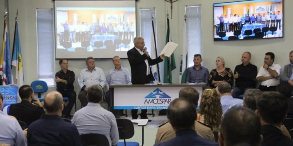 Presidente da entidade e prefeito de Irati, Jorge Derbli (PSDB), falou sobre a importância da entidade para a região