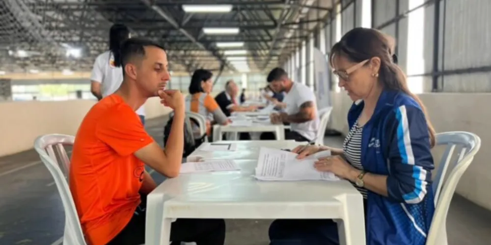 Uma equipe da Secretaria de Esportes recebeu os documentos referentes à segunda etapa de inscrições