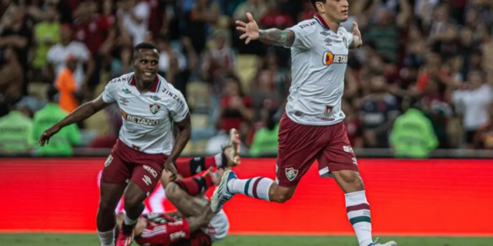 O artilheiro Cano marcou um dos gols do time das Laranjeiras