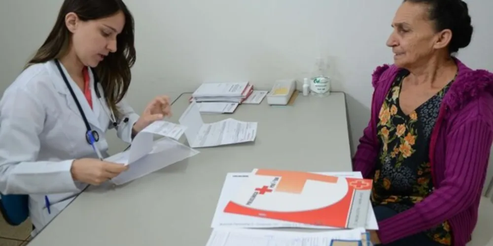 Os 30 novos profissionais devem atuar nas unidades básicas de saúde, reforçando as equipes do Programa Saúde da Família, que atendem diretamente nos bairros