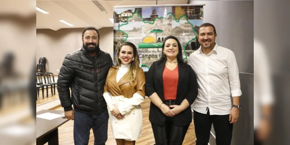 Fazem parte da nova diretoria os (as) prefeitos (as) Henrique Carneiro (União), Dayane Sovinski (PSD), Elisangela Pedroso (PSB) e Abimael do Valle (PT)