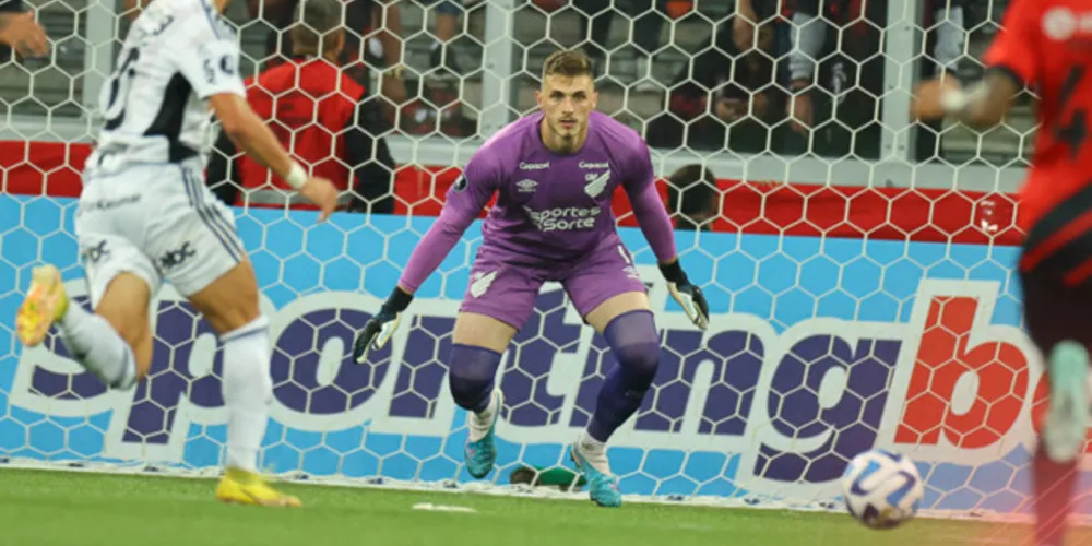 Com boas defesas, Bento garantiu vitória do rubro-negro