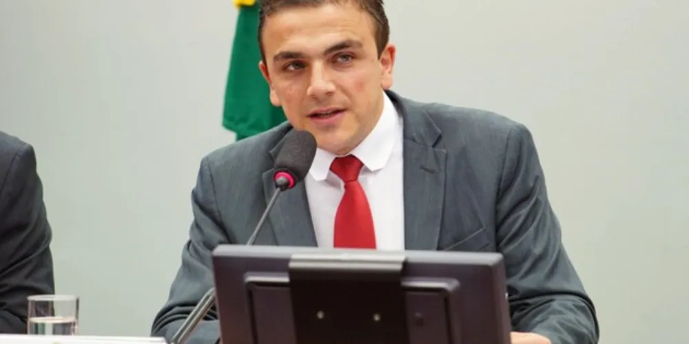 Deputado federal de Ponta Grossa, Aliel Machado (PV), lembrou do 'Dia Internacional da Mulher'