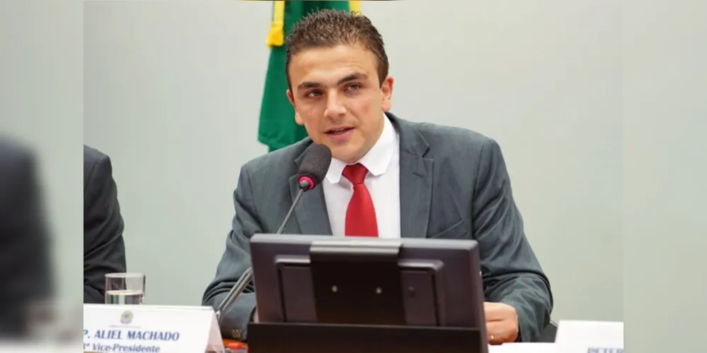 Deputado federal de Ponta Grossa, Aliel Machado (PV), lembrou do 'Dia Internacional da Mulher'