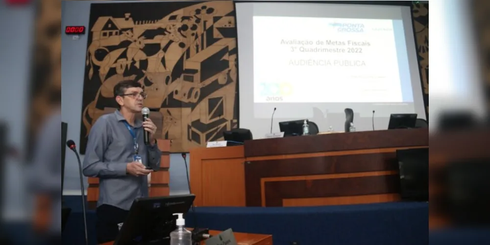 Claudio Grokoviski, secretário da Fazenda, durante apresentação das contas na Câmara Municipal