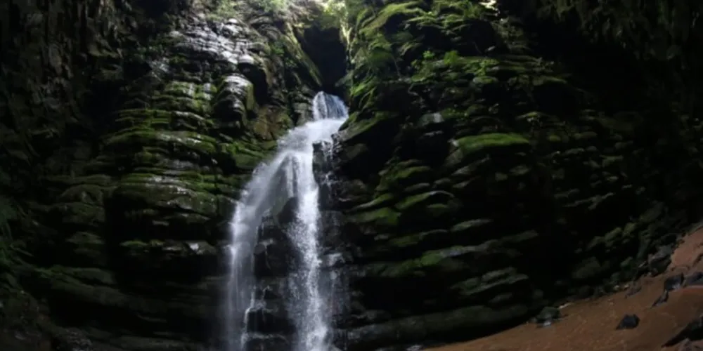 'Buraco do Padre' é um dos principais atrativos da cidade