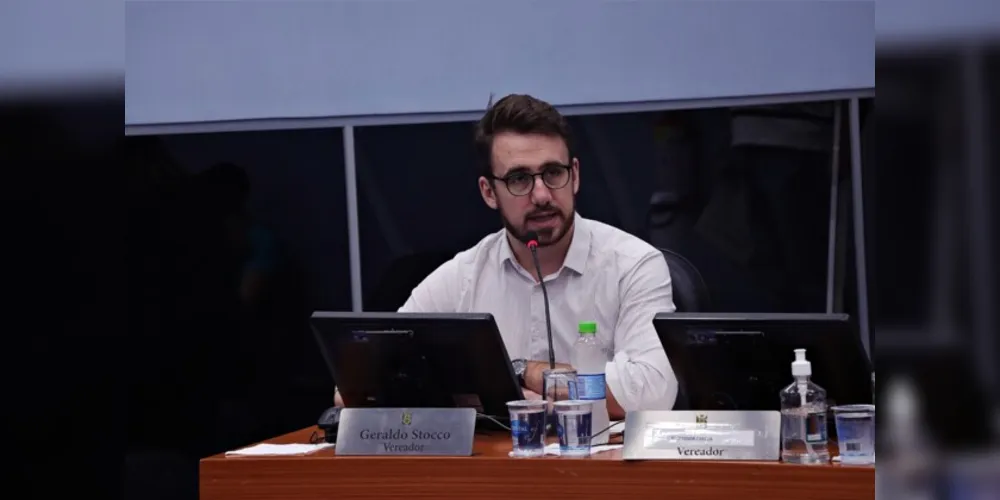 O vereador Geraldo Stocco (PV) durante Sessão Ordinária na Câmara Municipal