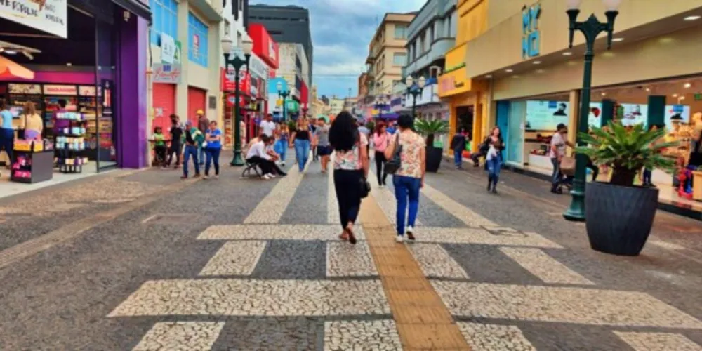 Shopping Palladium terá atendimento de domingo no feriado; diversos serviços públicos não funcionarão na sexta-feira (21)