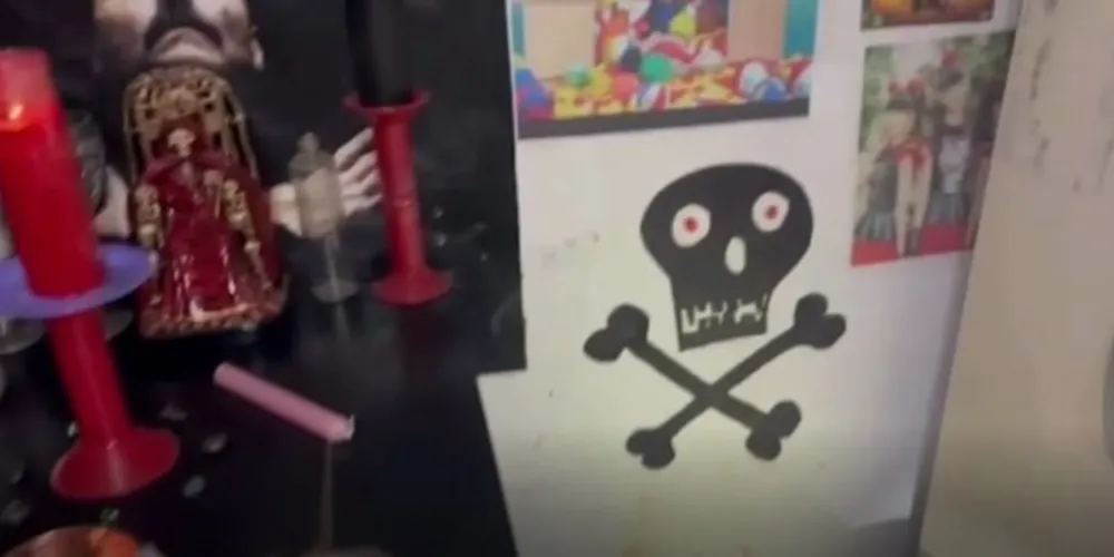 A operação recebeu o nome de “Espada de Luz” em alusão às mensagens satanistas divulgadas pelo investigado