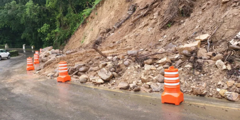 Com 300 mm de chuvas em cinco dias, DER-PR fecha momentaneamente a Graciosa