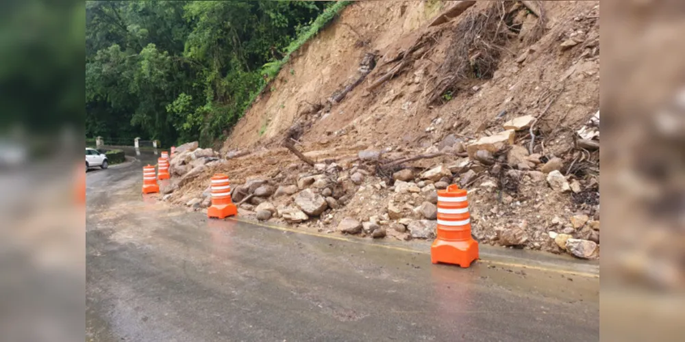 Com 300 mm de chuvas em cinco dias, DER-PR fecha momentaneamente a Graciosa