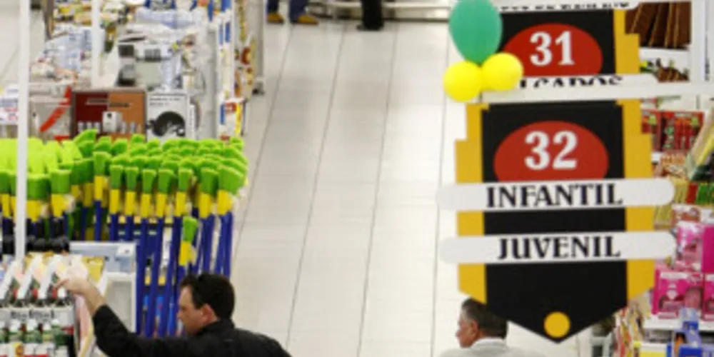 O novo salário mínimo é aplicável a todas trabalhadoras e todos os trabalhadores do setor público e privado