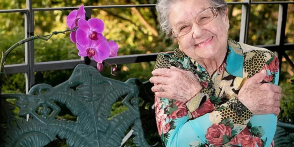 Corpo da apresentadora Palmirinha é velado em SP nesta segunda