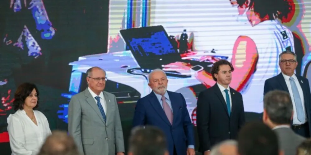 O ato ocorreu em cerimônia no Palácio do Planalto, nesta quinta-feira (20), com a presença do presidente Luiz Inácio Lula da Silva