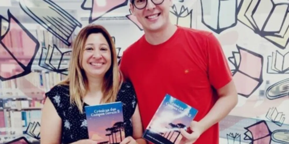 Maria Lúcia Cazarin Bezerra Madruga, diretora da Biblioteca Faris Michaele da UEPG, e Douglas Passoni de Oliveira, coordenador do projeto Crônicas dos Campos Gerais