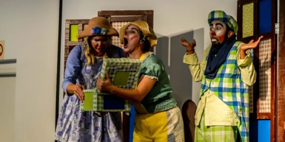 O espetáculo “Ai! Sumiram os brinquedos”, promovido pelo Grupo Dia de Arte, aposta no uso da imaginação nas brincadeiras