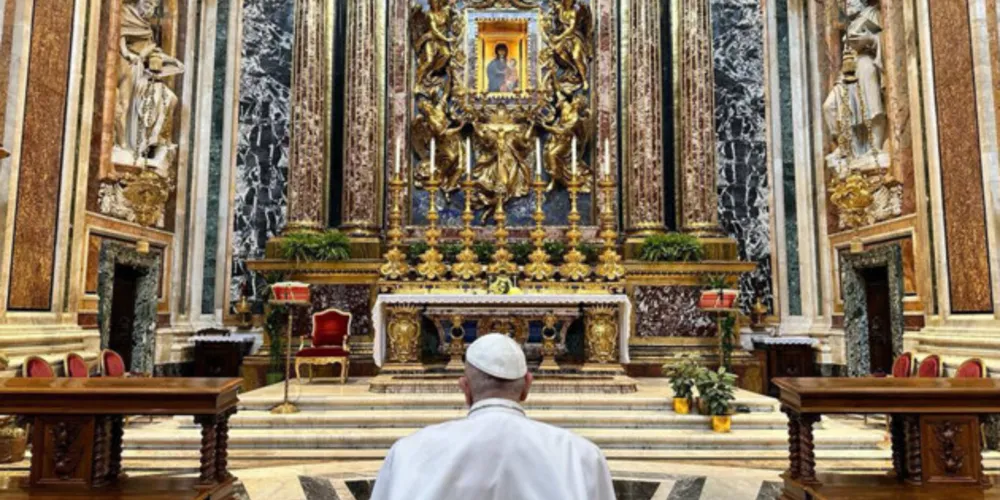 Papa postou agradecimento em suas redes sociais após alta