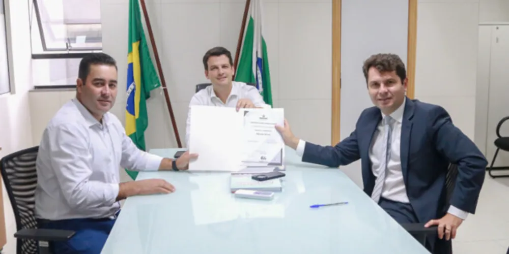 Documento foi entregue pelo secretário das Cidades, Eduardo Pimentel, ao prefeito Marcelo Leite