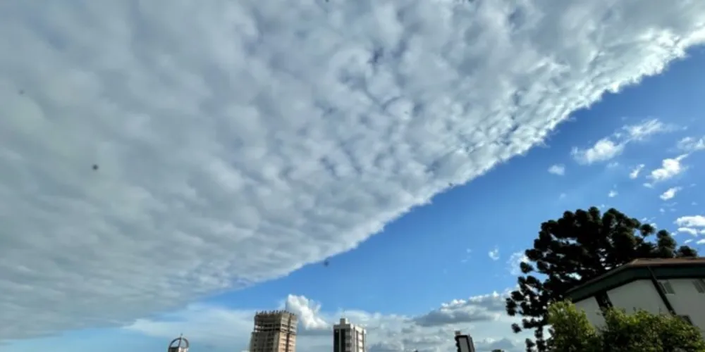 Em Ponta Grossa, a mínima esperada para esta quinta-feira é de 15°C. Já a máxima atinge os 25°C.