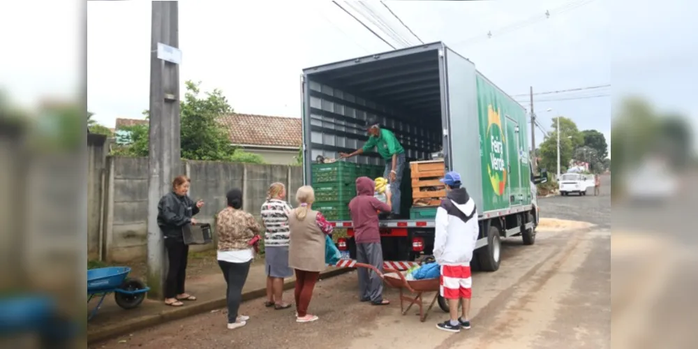 O Feira Verde prevê que a cada 3kg de material reciclável ou 4 pneus inservíveis, o cidadão tem direito a trocar por 1kg de alimento