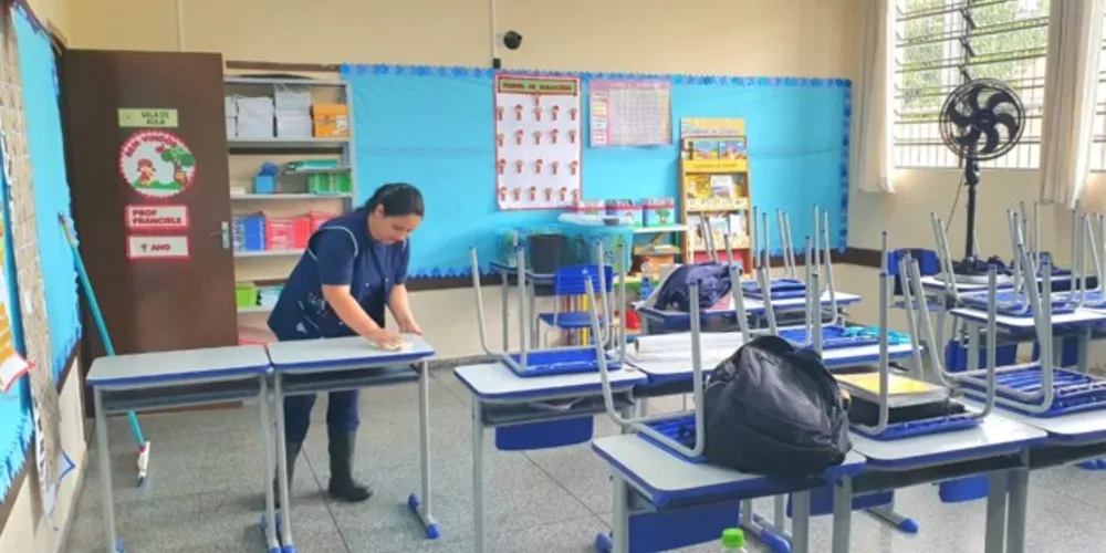 Com os serviços realizados pela Secretaria Municipal de Educação nesta sexta, todas as unidades escolares que registraram ocorrências envolvendo as chuvas devem retornar às aulas já na próxima segunda-feira.