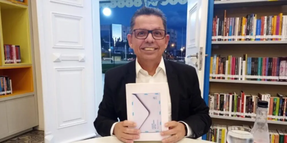 Evento de lançamento do livro “A Ninguém e Poesia Reunida” (Editora Patuá), aconteceu nesta quarta-feira (1)