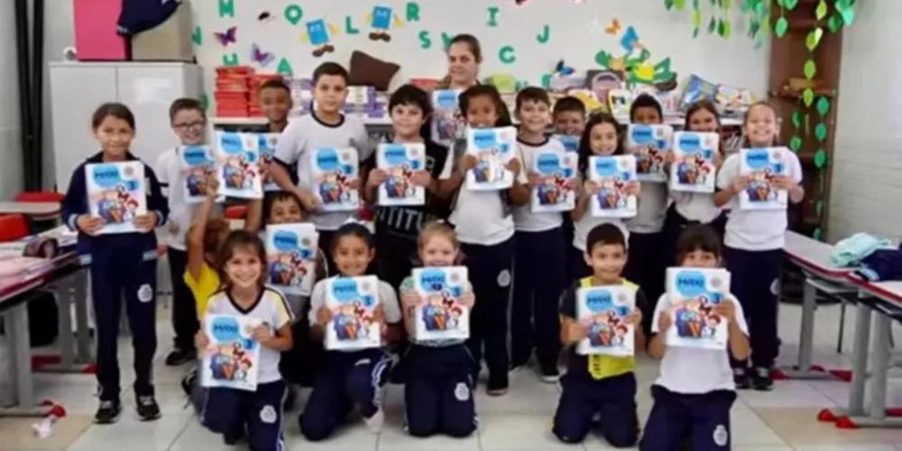 Além de impulsionar o aprendizado, o investimento também valoriza os educadores, melhorando as condições de trabalho