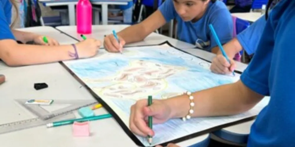 Foram realizadas pesquisas e produzidos textos e cartazes sobre a temática