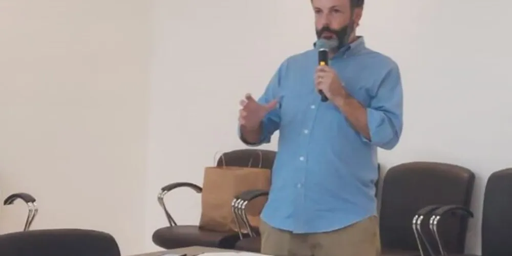 Reunião ocorreu na noite desta segunda-feira