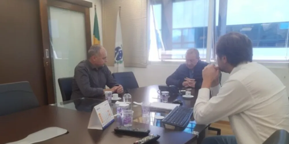 Uma das reuniões ocorreu junto ao diretor comercial da Sanepar, Elerian do Rocio Zanetti