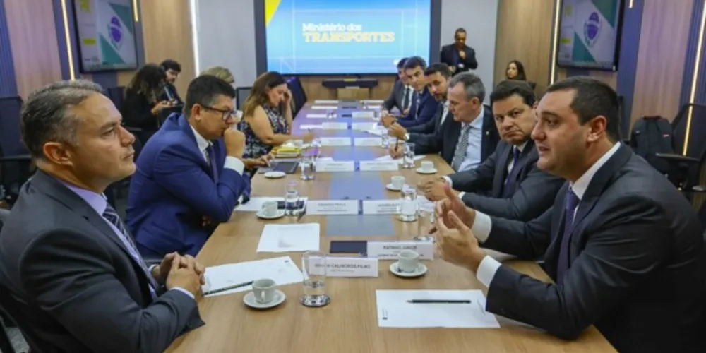Ratinho Jr. esteve acompanhado de secretários de Estado durante a reunião com o ministro Renan Filho