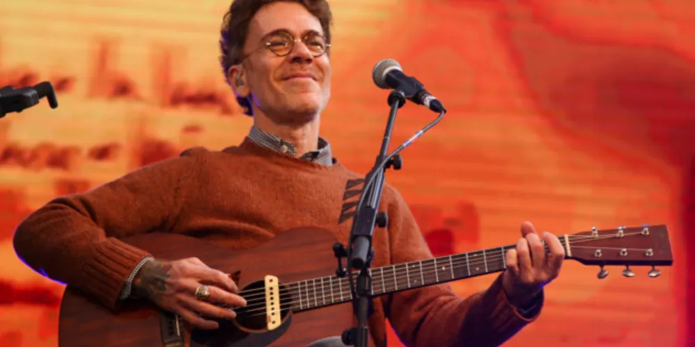 Nando Reis se apresenta em PG na véspeda do 'Dia dos Namorados'