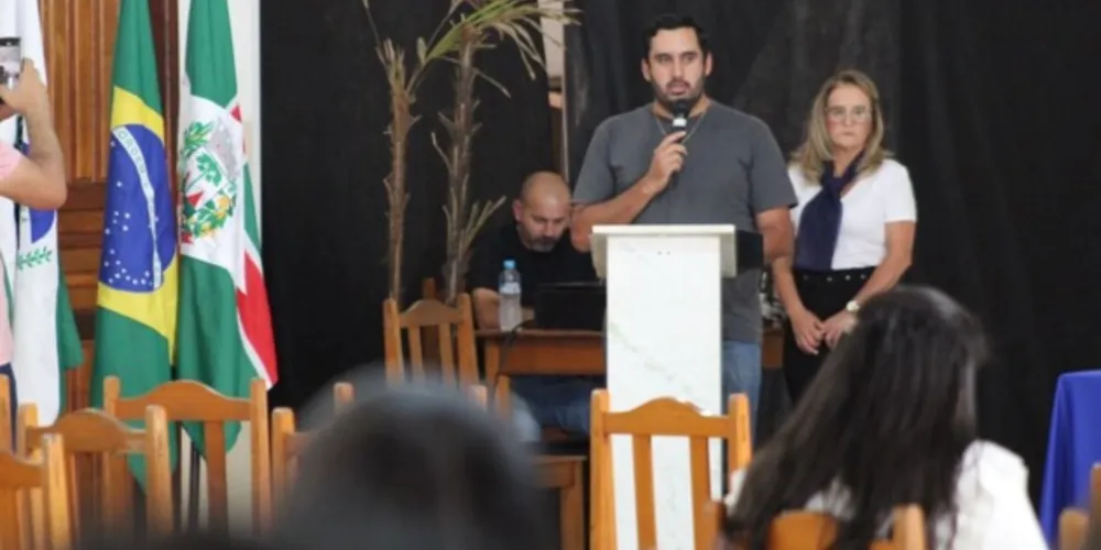 Evento ocorreu no salão da Paróquia Menino Jesus e reuniu lideranças do setor público e privado