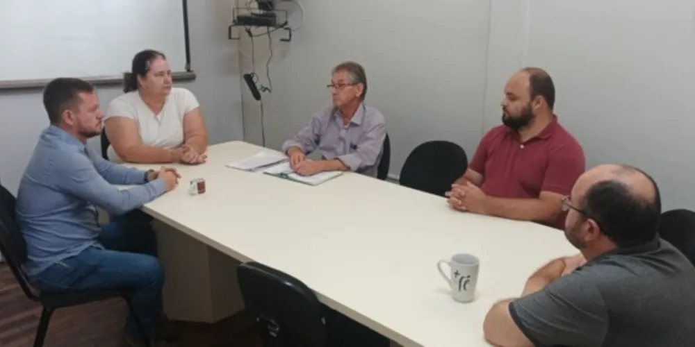 Prefeitura e SEAB buscam estratégias para atender agricultores de PG