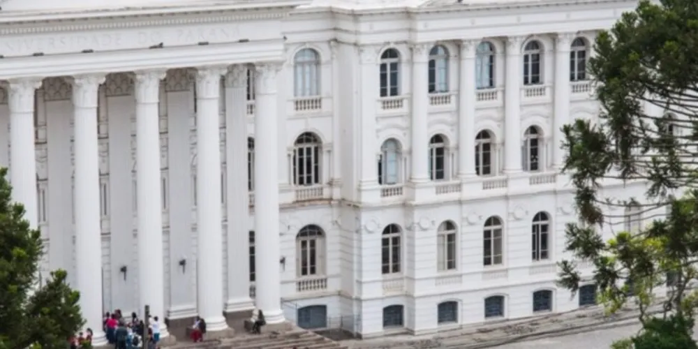 Instituição também instaurou um processo administrativo disciplinar para apurar o caso