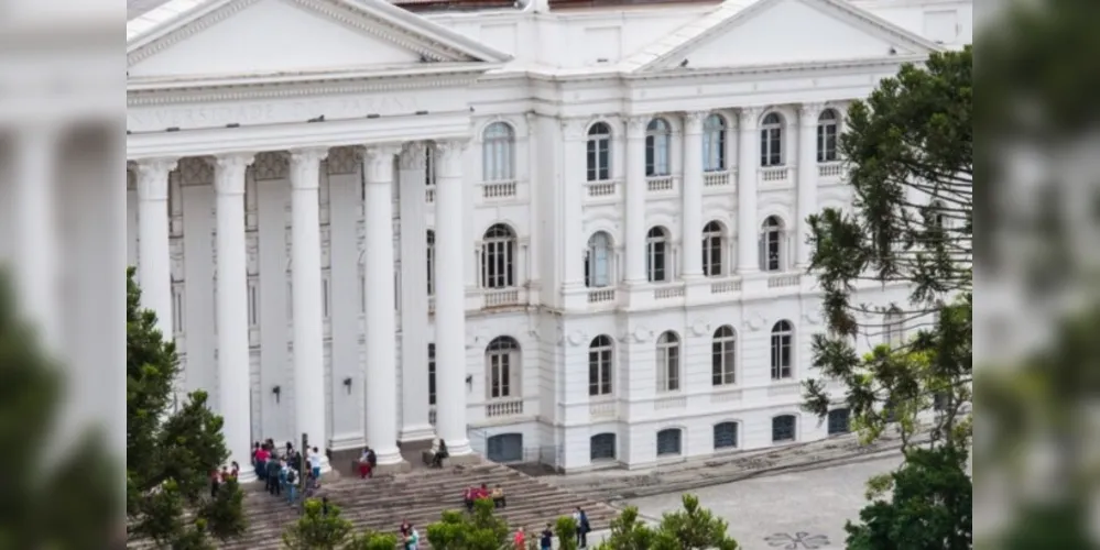 Instituição também instaurou um processo administrativo disciplinar para apurar o caso