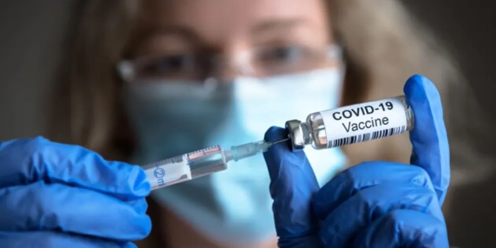 ambém poderão garantir a imunização os imunocomprometidos com mais de 12 anos