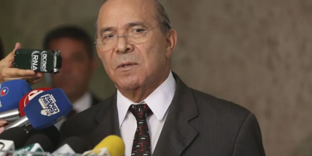 Ele estava internado no Hospital Moinhos de Vento para tratar um câncer no estômago, descoberto há um mês.