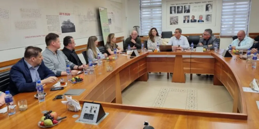 Delegação embarcou para Israel no sábado (25) e a programação de dez dias inclui visitas técnicas e encontros com lideranças