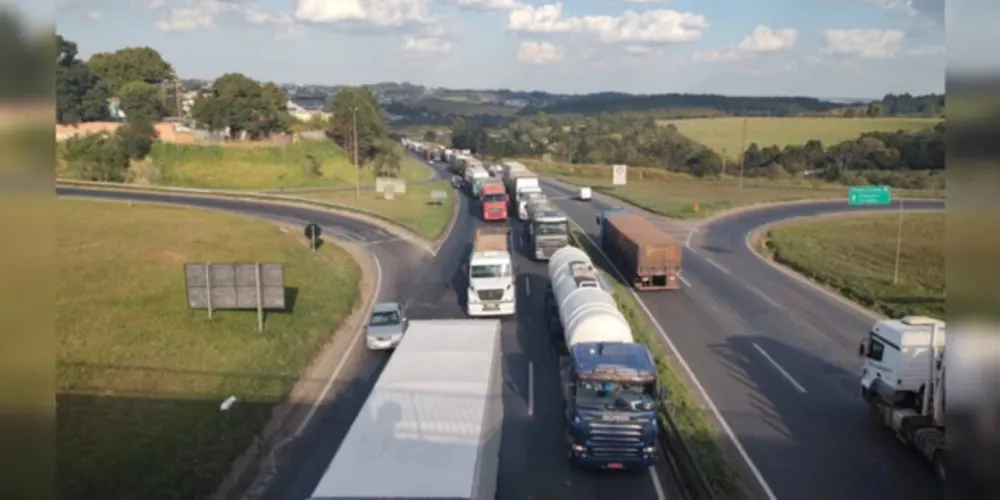 Com a proximidade dos feriados a PRF vai estender a restrição de circulação de veículos pesados