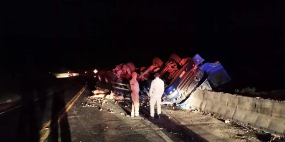 Acidente foi na madrugada desta terça