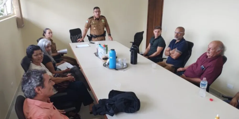 Ofício com reivindicações foi entregue ao Tenente Coronel Marcos Ginotti Pires