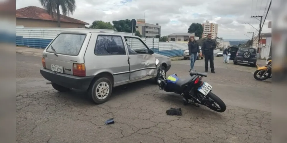 Por conta da batida, motociclista teve ferimentos no nariz