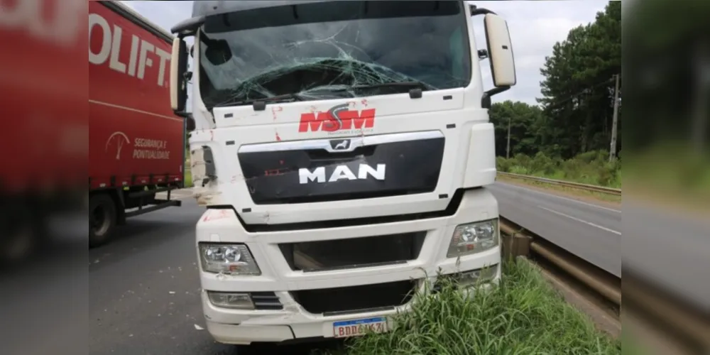 Acidente envolveu três caminhões